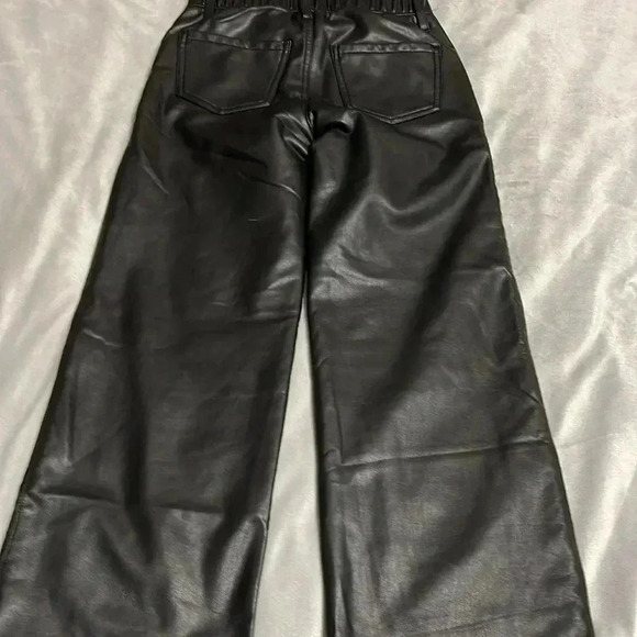 🎄 Faux Leather Pants - Picture 6 of 6